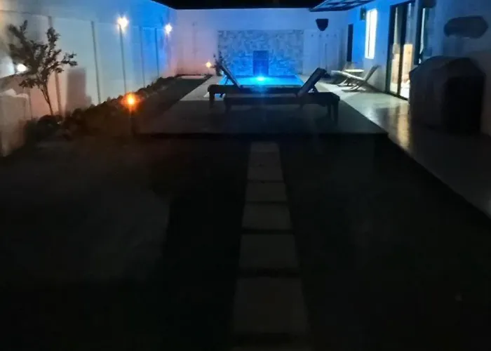 Casa Aurora Oasis With Private Patio & Pool *